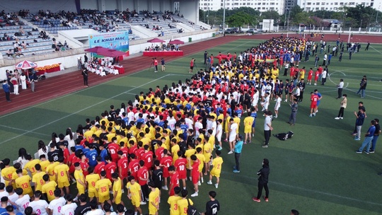 Sức nóng ngày khai mạc giải bóng đá học sinh THPT Hà Nội - An ninh Thủ đô lần thứ XXI - 2022 Cúp Number 1 Active - Ảnh 1.