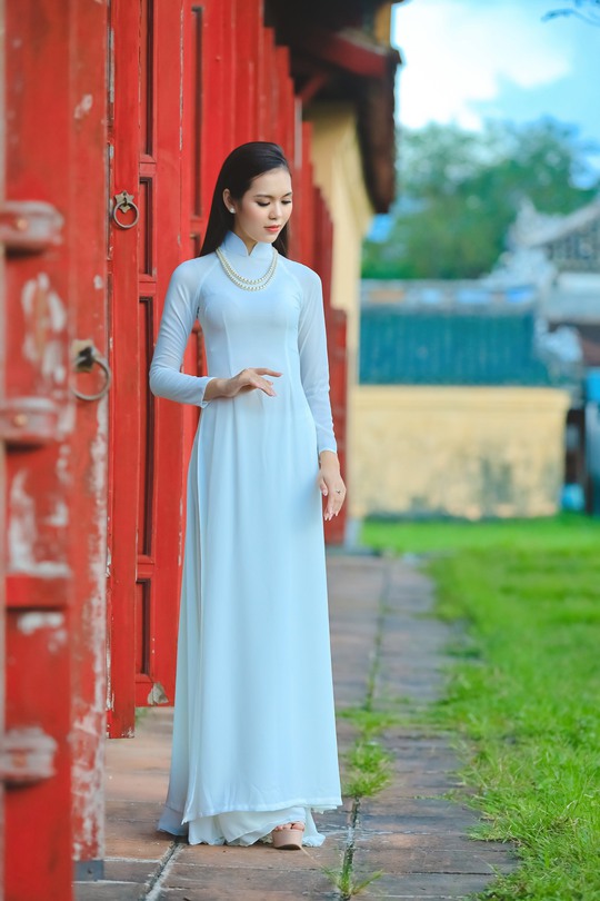 Hoa hậu Lương Kỳ Duyên diện áo dài dịu dàng trong Đại nội Huế - Ảnh 3.