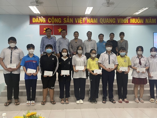 VWS tiếp sức cho học sinh, sinh viên nghèo hiếu học - Ảnh 2.