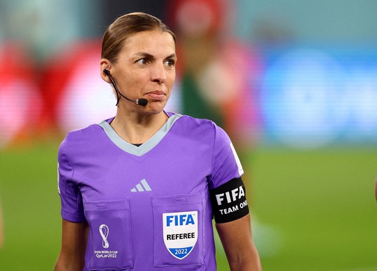 Xác định nữ trọng tài chính đầu tiên ở 1 kỳ World Cup - Ảnh 1.