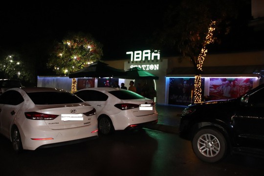 Diến biến mới vụ gần 100 cảnh sát nửa đêm đột kích quán 7 Bar Station - Ảnh 1.