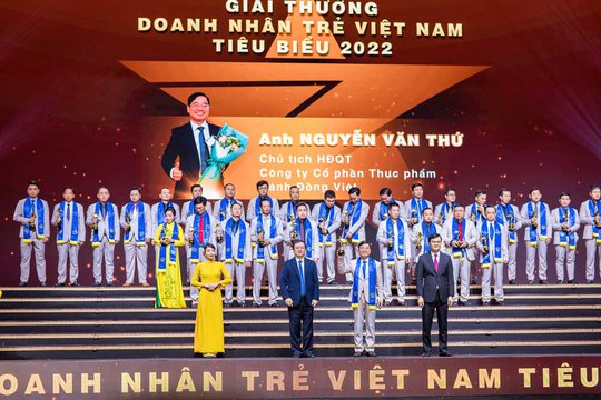 Doanh nhân Nguyễn Văn Thứ được bình chọn Doanh nhân trẻ tiêu biểu 2022 - Ảnh 2.