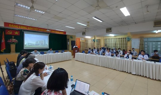 Bệnh viện Trưng Vương hạ tiêu chuẩn tuyển dụng nhưng không tuyển được điều dưỡng - Ảnh 1.