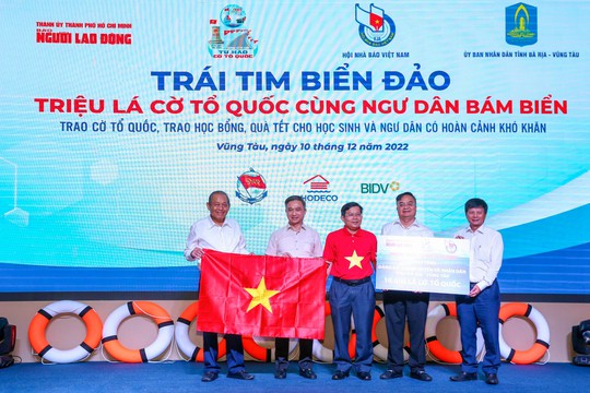 Cờ Tổ quốc, học bổng tiếp tục đến với Bà Rịa - Vũng Tàu - Ảnh 1.