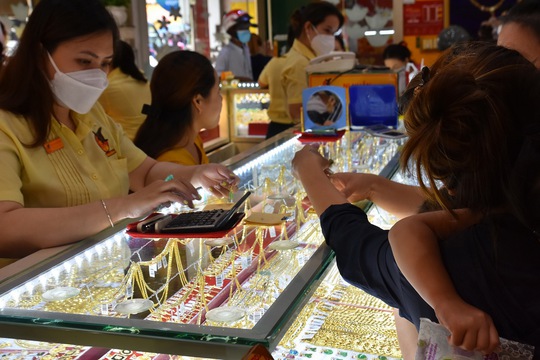 Giá vàng hôm nay 13-12: Vàng trong nước giảm nhỏ giọt - Ảnh 1.