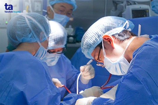 Bị não úng thủy từ nhỏ, mổ thành công lúc trưởng thành - Ảnh 1.