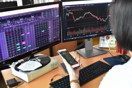 Cổ phiếu hôm nay 20-12: Đỏ sàn từ sáng đến chiều, nhà đầu tư nước ngoài gom hàng - Ảnh 1.