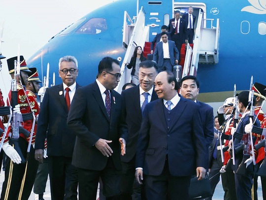 Chủ tịch nước Nguyễn Xuân Phúc bắt đầu thăm Indonesia - Ảnh 2.