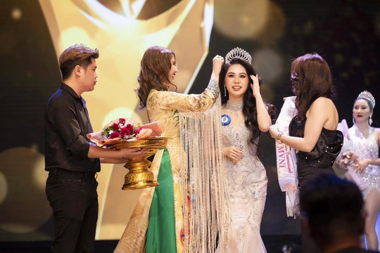 Cựu du học sinh Mỹ đăng quang Hoa hậu thế giới người Việt tại Thái Lan - Ảnh 1.