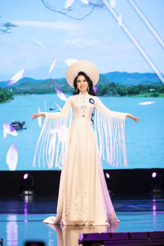 Cựu du học sinh Mỹ đăng quang Hoa hậu thế giới người Việt tại Thái Lan - Ảnh 3.