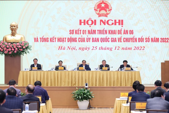 Thủ tướng Chính phủ: Chuyển đổi số giúp giảm chi phí cho người dân, doanh nghiệp - Ảnh 1.