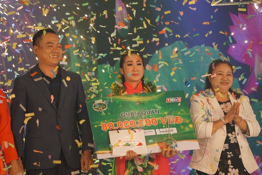Hồng Nguyệt - cô giáo thanh nhạc đoạt giải Quán quân Tài tử miệt vườn 2022 - Ảnh 1.