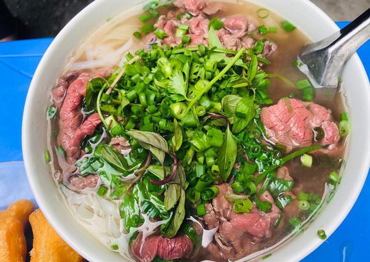 10 món ăn Việt được báo nước ngoài ca ngợi năm 2022 - Ảnh 1.
