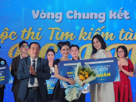 Chung kết tài năng MC Trường ĐH GTVT TP HCM: Hồi hộp và thuyết phục đến từng giây - Ảnh 4.