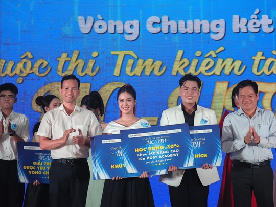 Chung kết tài năng MC Trường ĐH GTVT TP HCM: Hồi hộp và thuyết phục đến từng giây - Ảnh 5.