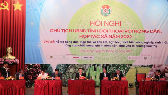 Nông dân gửi hàng trăm câu hỏi cho chủ tịch tỉnh Đắk Nông - Ảnh 1.