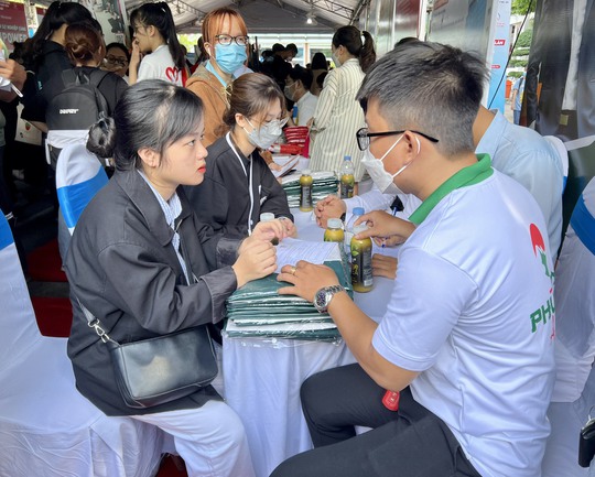 Nhu cầu tuyển lao động thời vụ Tết vẫn cao - Ảnh 1.