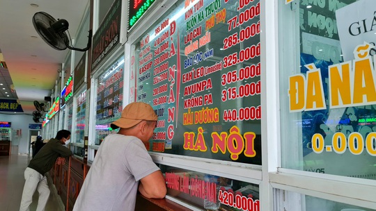 Đà Nẵng: Vé xe Tết Dương lịch đìu hiu, nhà xe trông chờ Tết Nguyên đán - Ảnh 2.