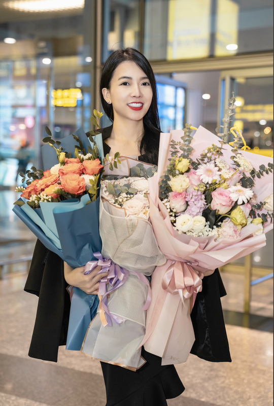 Hoa hậu Đỗ Thị Ngọc Anh được mẹ ruột ra tận sân bay đón - Ảnh 2.