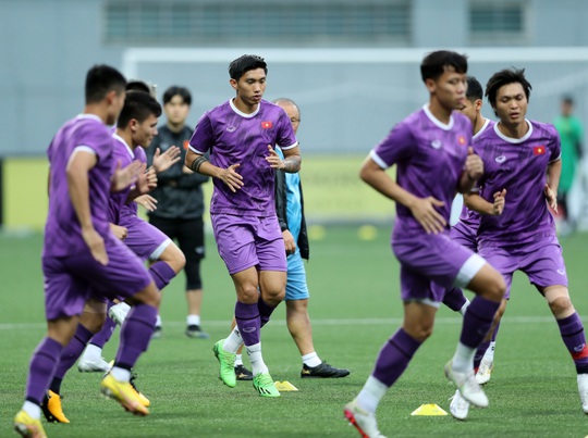 Toàn thắng 3-0 trước Malaysia: Nhiệt huyết và kinh nghiệm nâng bước tuyển Việt Nam - Ảnh 1.