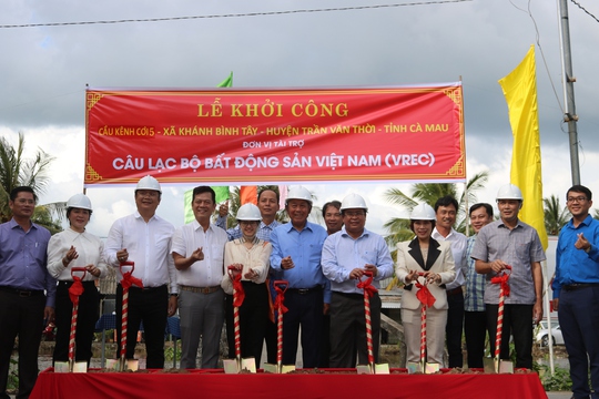Thêm 10.000 lá cờ Tổ quốc đến với nhân dân tỉnh Cà Mau - Ảnh 7.