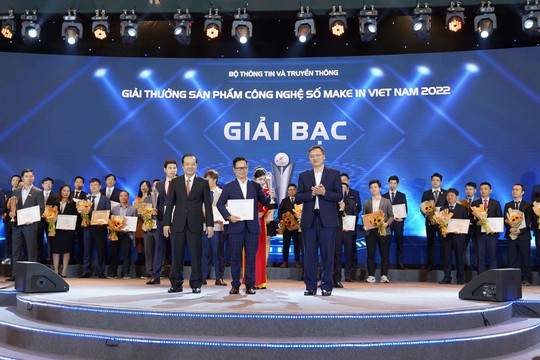 Siêu ứng dụng MoMo nhận cú đúp Sản phẩm số xuất sắc Make in Viet Nam 2022 - Ảnh 1.