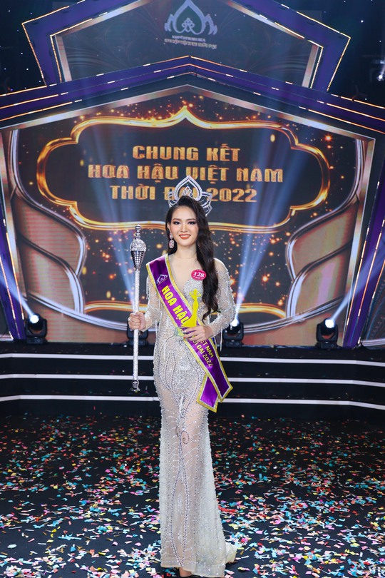 Nguyễn Mai Anh đăng quang Hoa hậu Việt Nam Thời đại 2022 - Ảnh 2.