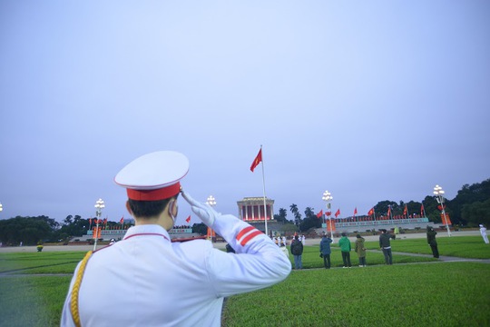 Lễ thượng cờ sáng Mùng Một Tết tại Quảng trường Ba Đình - Ảnh 1.