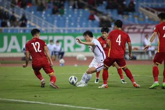 Tuyển Trung Quốc thảm bại 1-3 trước Việt Nam ở Mỹ Đình - Ảnh 5.
