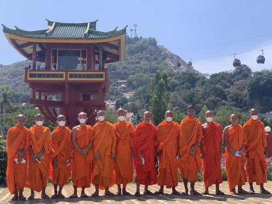 Cáp treo Núi Sam phục vụ cả trăm suất ăn lúc 1 giờ - Ảnh 14.
