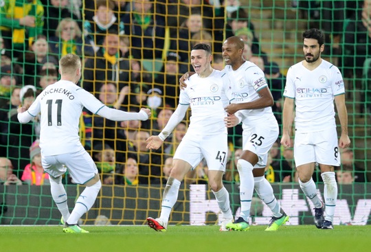 Sterling bùng nổ hat-trick, Man City vững ngôi đầu Ngoại hạng Anh - Ảnh 3.