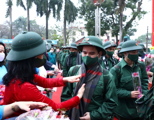Hơn 4.300 công dân Hà Nội bước qua cổng vinh quang lên đường nhập ngũ - Ảnh 6.