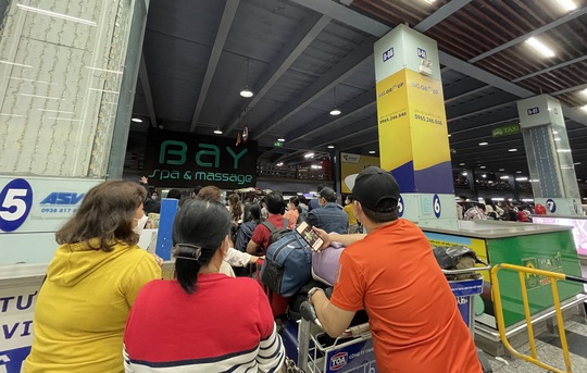 Đón xem kỳ 3 phóng sự: Thế giới taxi riêng ở sân bay Tân Sơn Nhất - Ảnh 6.