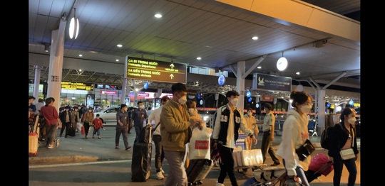 Đón xem kỳ 3 phóng sự: Thế giới taxi riêng ở sân bay Tân Sơn Nhất - Ảnh 3.