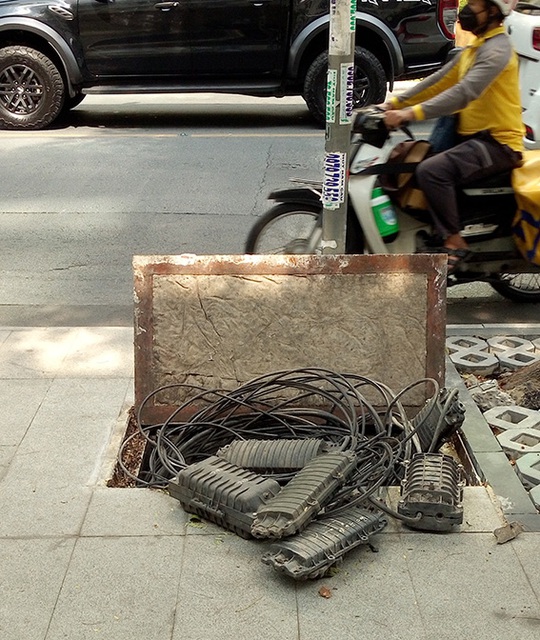 Bẫy trên đường - Ảnh 1.