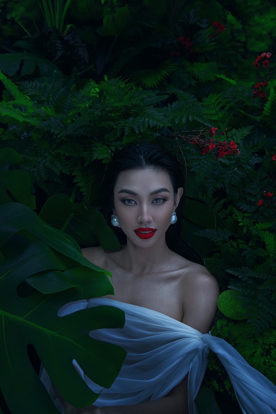 Hoa hậu Thùy Tiên khoe loạt ảnh hút hồn dưới nước - Ảnh 7.