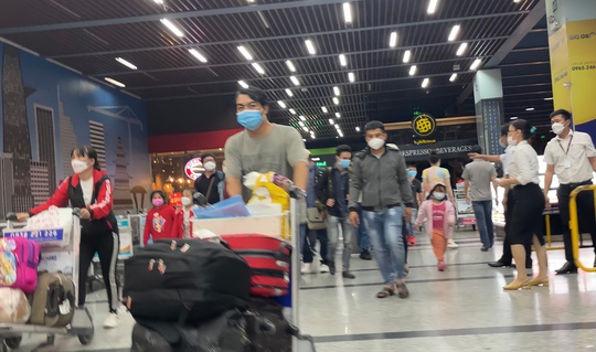 Đón xem kỳ 4 phóng sự: Thế giới taxi riêng ở sân bay Tân Sơn Nhất - Ảnh 1.