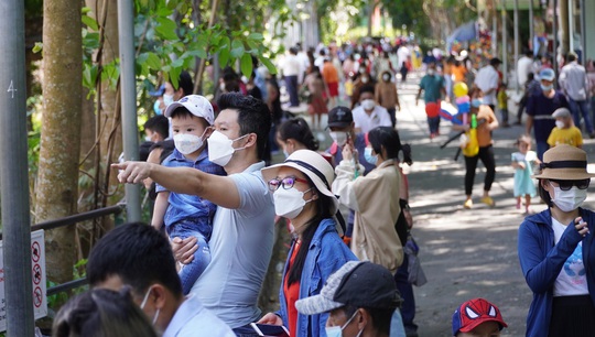 Thảo Cầm Viên Sài Gòn nhộn nhịp đón khách, miễn phí trẻ em dưới 1,3 m - Ảnh 1.