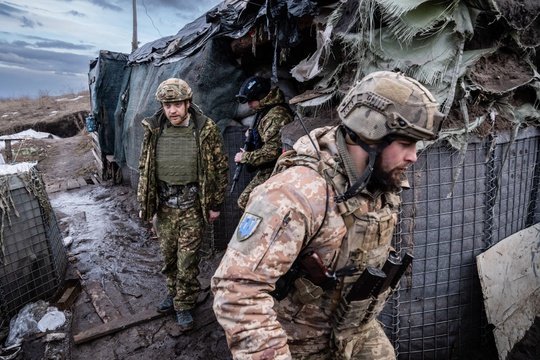 Hàng loạt quan chức Ukraine bị quân ly khai dội đạn cối - Ảnh 1.