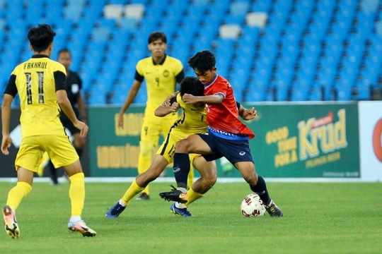 U23 Lào lần thứ 2 quật ngã Malaysia, ghi tên vào bán kết - Ảnh 1.