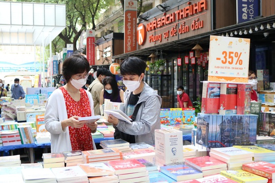 Cơ hội rinh sách hay giá rẻ tại Hội Sách xuyên Việt - Ảnh 5.