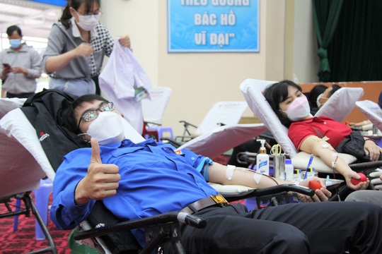 Vận động cán bộ, viên chức Đà Nẵng hiến hơn 400 đơn vị máu cứu người - Ảnh 4.