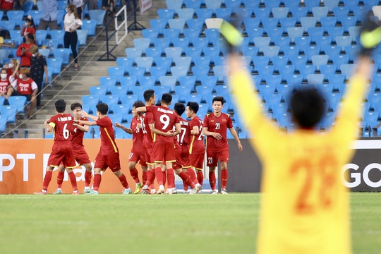 U23 Việt Nam đánh bại U23 Thái Lan, lần đầu vô địch Giải U23 Đông Nam Á - Ảnh 2.