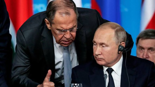 Căng thẳng Ukraine: Phương Tây đóng băng tài sản Tổng thống Putin - Ảnh 1.
