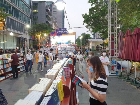 Lễ hội Đường sách Tết Nhâm Dần 2022 mở cửa thêm 2 ngày - Ảnh 3.