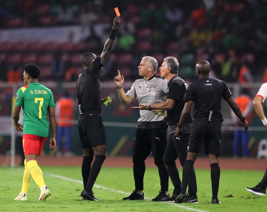 Người nhện Gabal tỏa sáng, Ai Cập hạ chủ nhà Cameroon vào chung kết CAN 2021 - Ảnh 4.