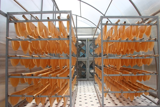 Bí quyết tạo nên đặc sản bánh phồng tôm nức tiếng Cà Mau - Ảnh 3.