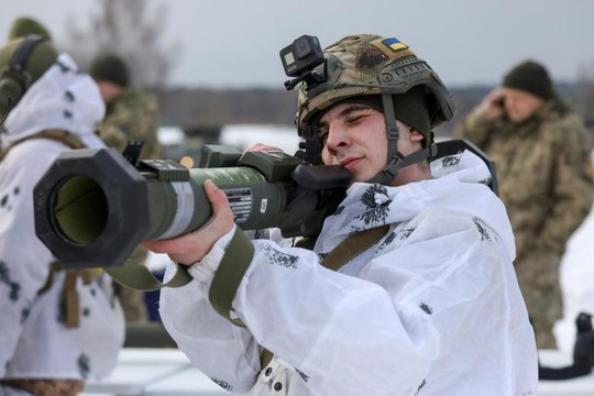 Quân đội Ukraine tập trận với khí tài của Mỹ - Ảnh 1.