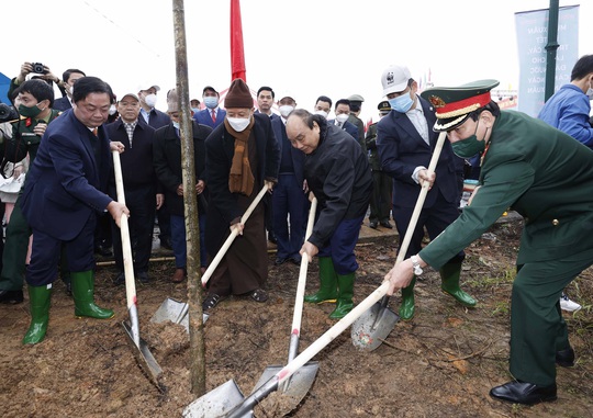 Chủ tịch nước Nguyễn Xuân Phúc phát động Tết Trồng cây tại Khu di tích lịch sử Đền Hùng - Ảnh 2.
