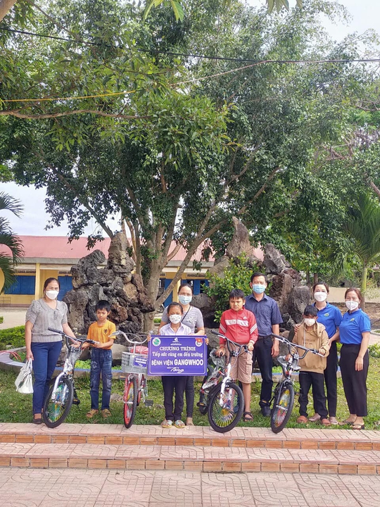 Ninh Thuận Trao tặng 100 xe đạp Thống Nhất cho học sinh có hoàn cảnh khó  khăn  Xe Đạp Thống Nhất